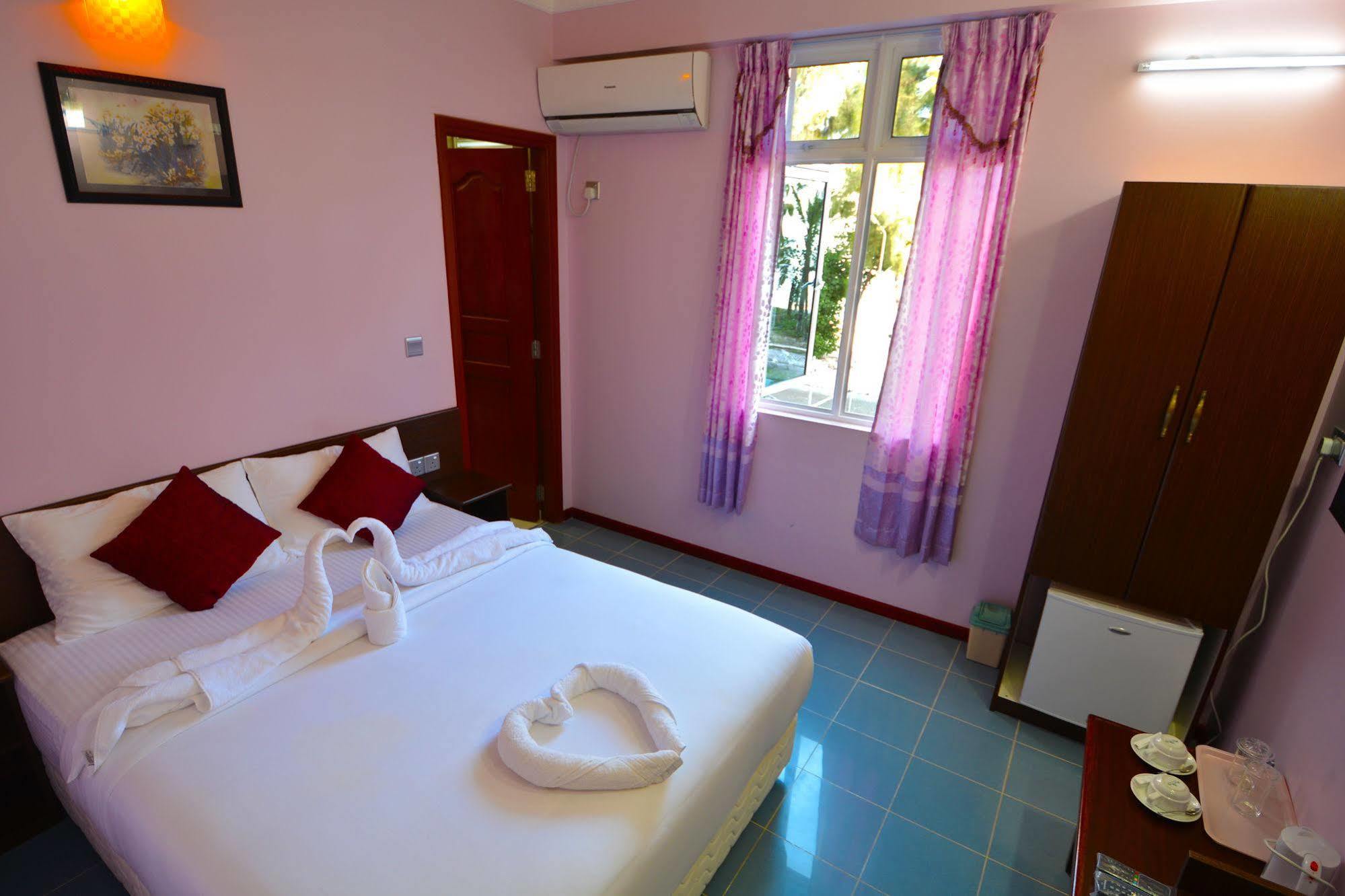 Coral Queen Inn ฮุลฮูมาเล ภายนอก รูปภาพ